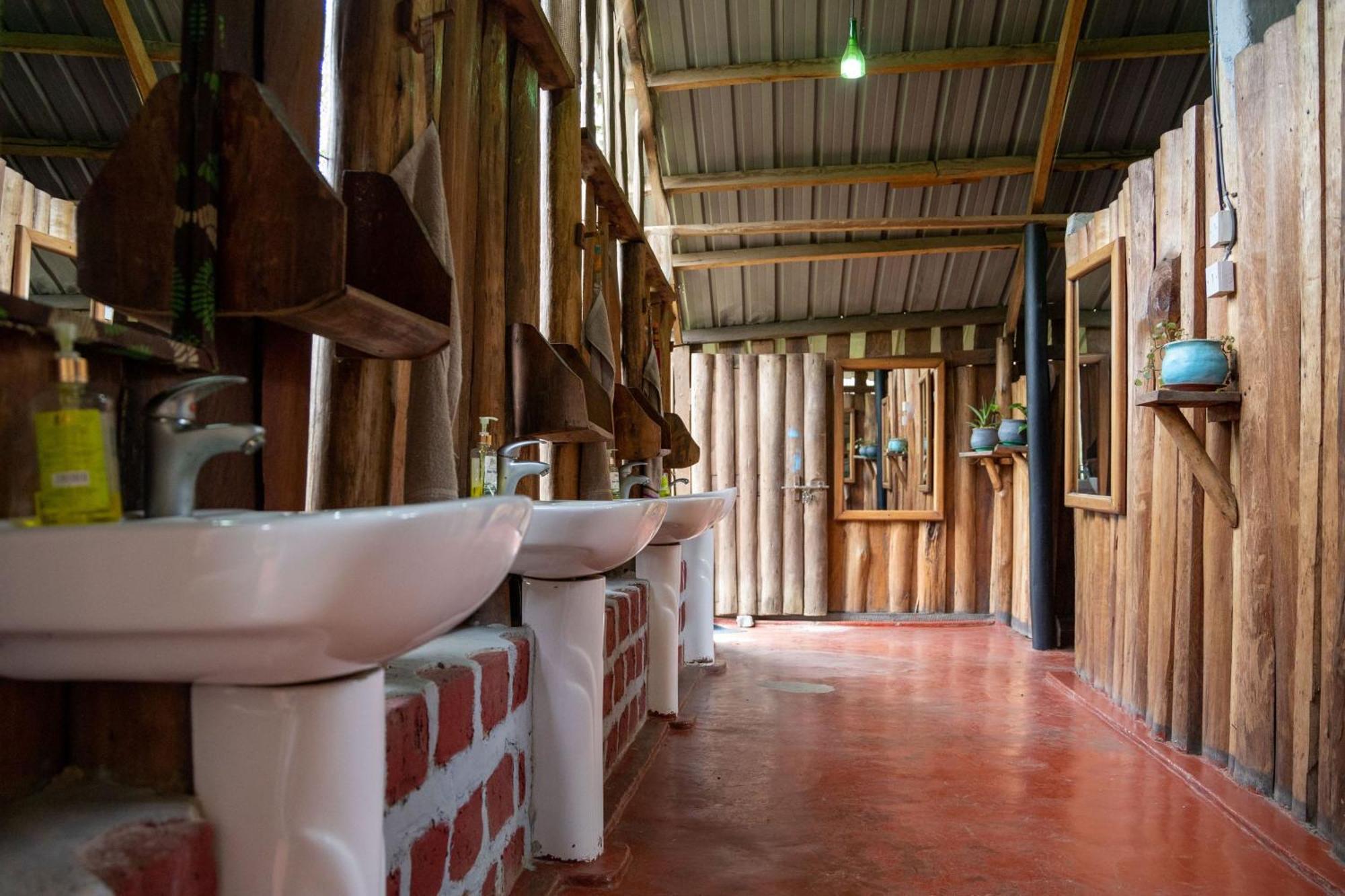 Kalitusi Nature Resort Fort Portal Extérieur photo